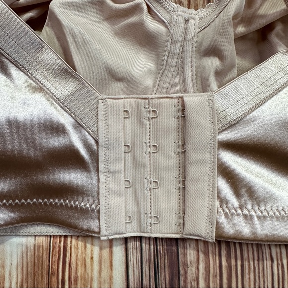 Playtex 18 Hour Bra Wirefree Ultimate Lift & Support Nude Comfort Size 42D - Picture 10 of 15